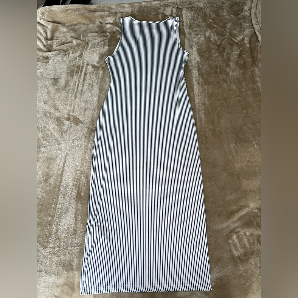Slim Body hugging dress 🤍 - Picture 2 of 6
